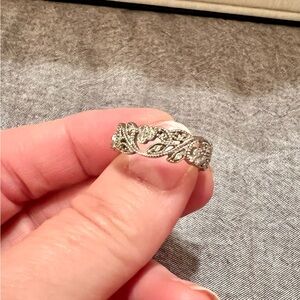 10K white gold ring with small diamonds